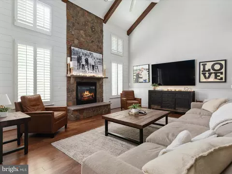 Living - 14475 Bluff Point Ct, Gainesville, VA 20155 photo 2 of 2
