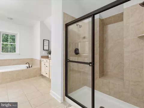 Bath - 14475 Bluff Point Ct, Gainesville, VA 20155 photo 2 of 8