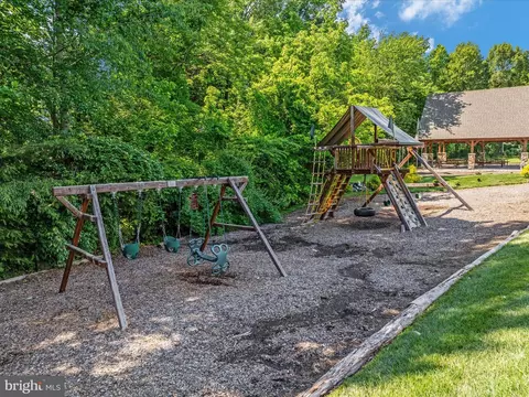 View/Area - 14475 Bluff Point Ct, Gainesville, VA 20155 photo 6 of 9