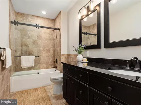 Bath - 14475 Bluff Point Ct, Gainesville, VA 20155 photo 8 of 8