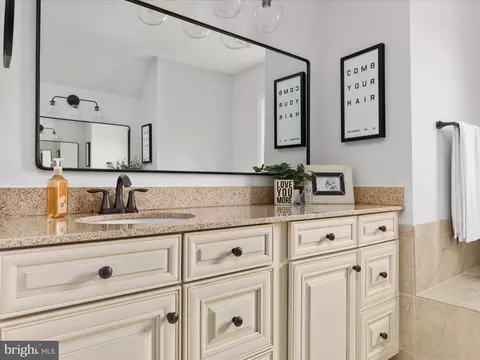 Bath - 14475 Bluff Point Ct, Gainesville, VA 20155 photo 5 of 8