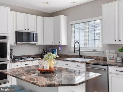Kitchen - 8705 Lords View Loop, Gainesville, VA 20155 photo 4 of 4