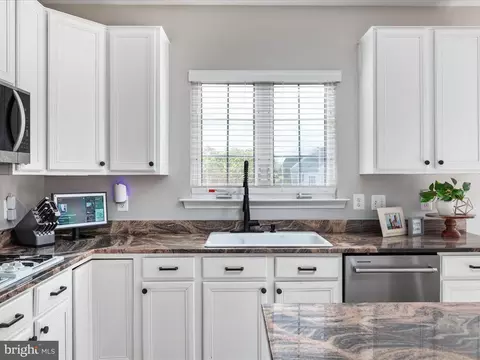 Kitchen - 8705 Lords View Loop, Gainesville, VA 20155 photo 2 of 4
