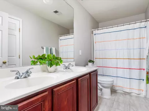 Bath - 8705 Lords View Loop, Gainesville, VA 20155 photo 3 of 4