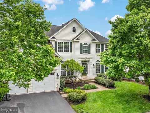 Exterior - 8705 Lords View Loop, Gainesville, VA 20155 photo 6 of 14