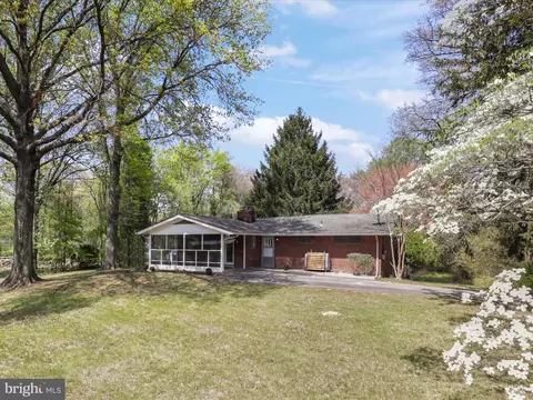 1952 Donna Ln, Woodbridge, VA 22191