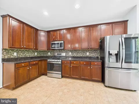 Kitchen - 16558 Reservoir Loop, Dumfries, VA 22026 photo 6 of 8