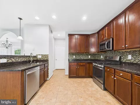 Kitchen - 16558 Reservoir Loop, Dumfries, VA 22026 photo 5 of 8