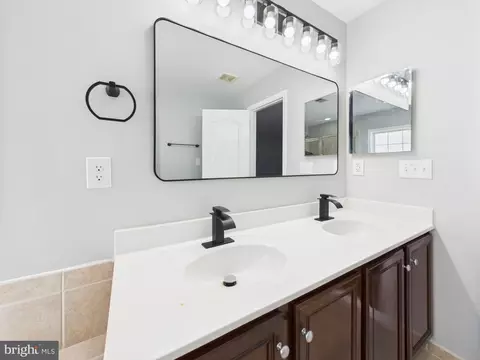 Bath - 16558 Reservoir Loop, Dumfries, VA 22026 photo 3 of 5