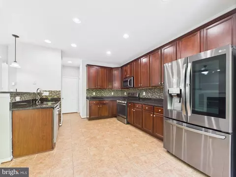 Kitchen - 16558 Reservoir Loop, Dumfries, VA 22026 photo 7 of 8