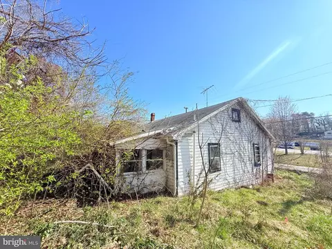 18512 Corby St, Triangle, VA 22172 photo 3