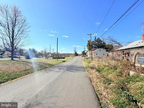 18510 Corby St, Triangle, VA 22172 photo 5