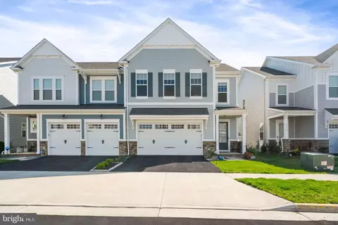 18220 Moss Garden Rd, Dumfries, VA 22026