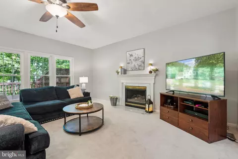 Living - 13109 Crestbrook Dr, Manassas, VA 20112 photo 1 of 2