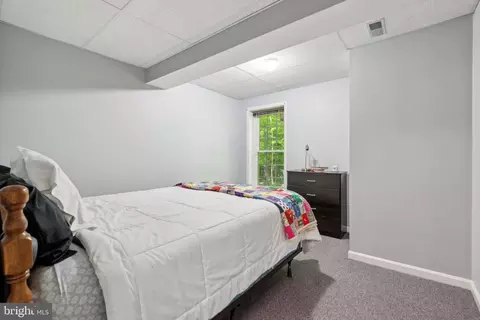 Bedroom - 13109 Crestbrook Dr, Manassas, VA 20112 photo 8 of 8