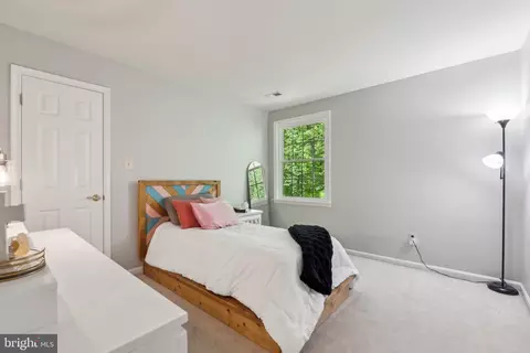 Bedroom - 13109 Crestbrook Dr, Manassas, VA 20112 photo 5 of 8