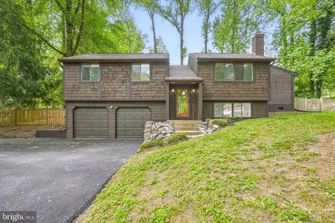 2525 Tabor Ct, Woodbridge, VA 22191