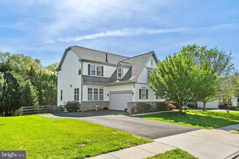 9338 Falling Water Dr, Bristow, VA 20136