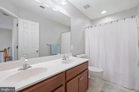 Bath - 14401 Broadwinged Dr, Gainesville, VA 20155 photo 1 of 2