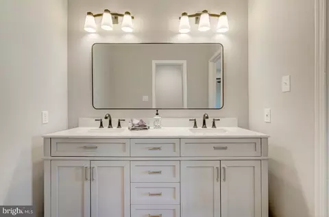 Bath - 4187 Stepney Dr, Gainesville, VA 20155 photo 2 of 5