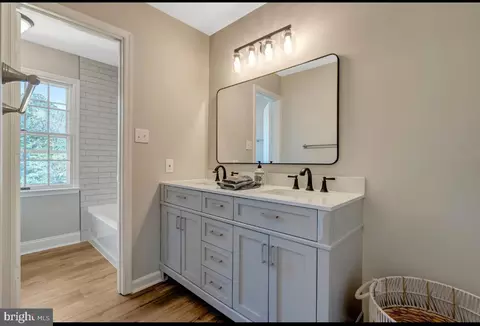 Bath - 4187 Stepney Dr, Gainesville, VA 20155 photo 4 of 5