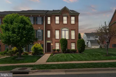 16280 Catenary Dr, Woodbridge, VA 22191
