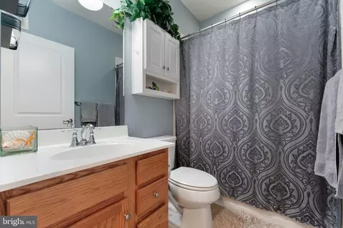 Bath - 7494 Brunson Cir, Gainesville, VA 20155 photo 1 of 4