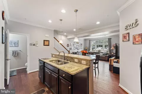 Kitchen - 7494 Brunson Cir, Gainesville, VA 20155 photo 3 of 6