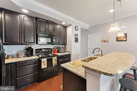Kitchen - 7494 Brunson Cir, Gainesville, VA 20155 photo 4 of 6
