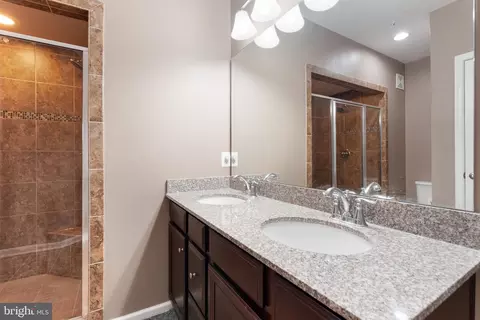 Bath - 7494 Brunson Cir, Gainesville, VA 20155 photo 4 of 4
