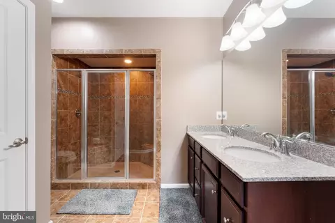 Bath - 7494 Brunson Cir, Gainesville, VA 20155 photo 2 of 4