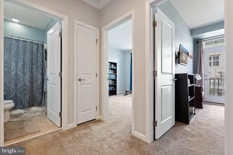 Entry Way - 7494 Brunson Cir, Gainesville, VA 20155 photo 6 of 8