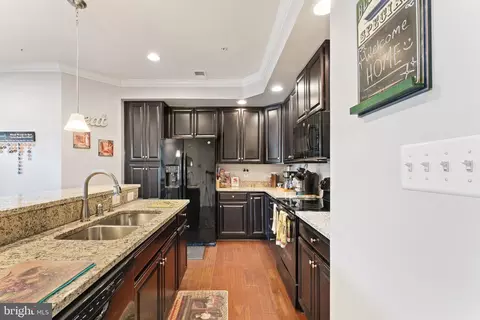 Entry Way - 7494 Brunson Cir, Gainesville, VA 20155 photo 2 of 8