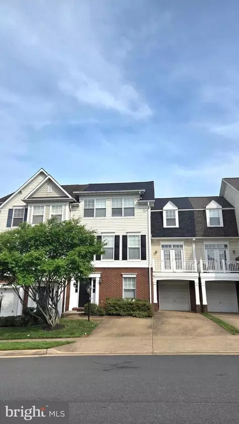 8287 Glade Bank Dr, Manassas, VA 20111