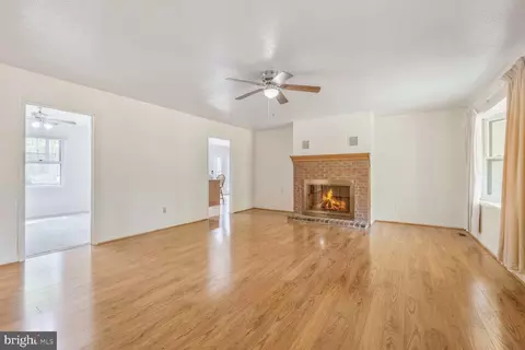 Living - 8701 Mcgrath Rd, Manassas, VA 20112 photo 1 of 2