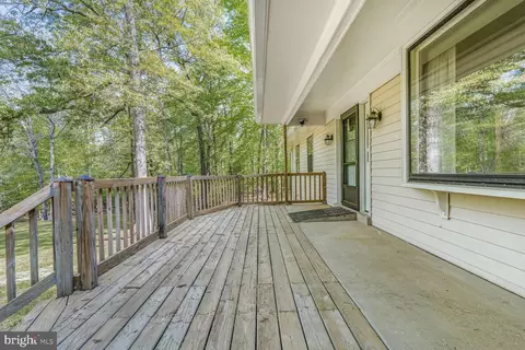 Exterior - 8701 Mcgrath Rd, Manassas, VA 20112 photo 3 of 11