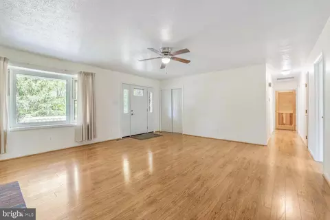 Living - 8701 Mcgrath Rd, Manassas, VA 20112 photo 2 of 2