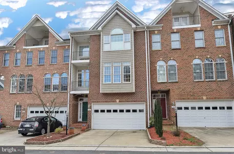 107 Washington Square Ct, Occoquan, VA 22125