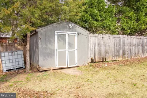 18907 Barnette Cir, Triangle, VA 22172 photo 32