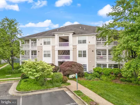 8075 Lacy Dr #303, Manassas, VA 20109