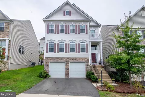 3570 Eagle Ridge Dr, Woodbridge, VA 22191