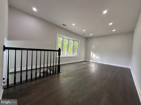 Living - 9535 Damascus Dr, Manassas, VA 20109 photo 6 of 6