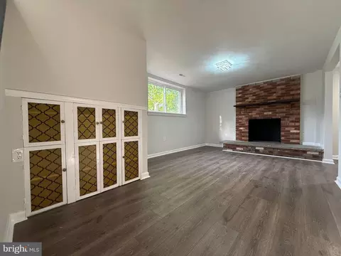 Living - 9535 Damascus Dr, Manassas, VA 20109 photo 4 of 6