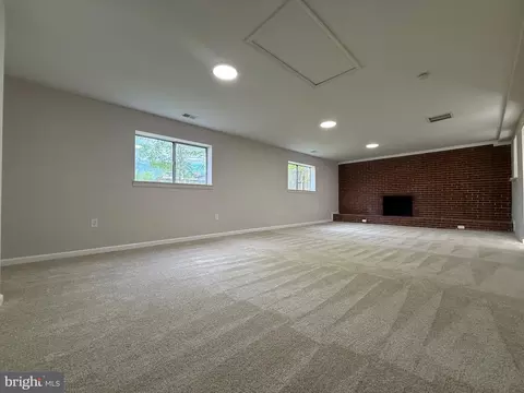 Living - 9535 Damascus Dr, Manassas, VA 20109 photo 2 of 6
