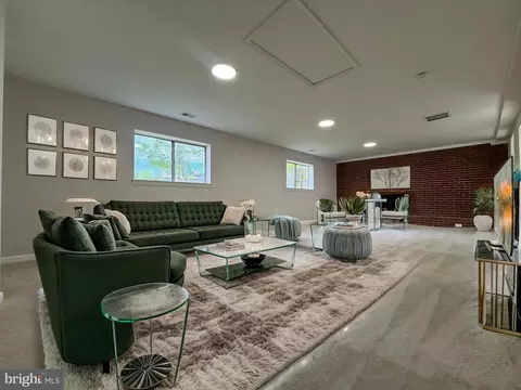 Living - 9535 Damascus Dr, Manassas, VA 20109 photo 1 of 6