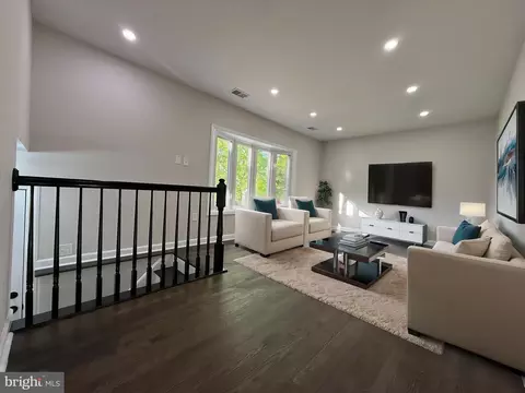 Living - 9535 Damascus Dr, Manassas, VA 20109 photo 5 of 6