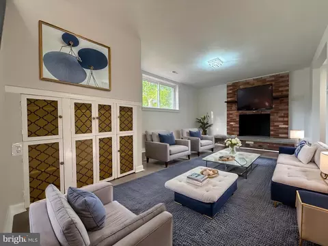Living - 9535 Damascus Dr, Manassas, VA 20109 photo 3 of 6