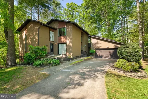 12326 Mulberry Ct, Woodbridge, VA 22192