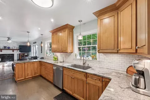 18600 Cabin Rd, Triangle, VA 22172 photo 17