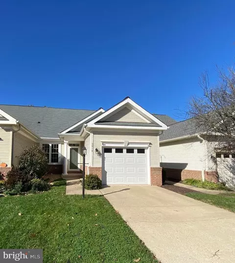 6916 Walnut Hill Dr, Gainesville, VA 20155